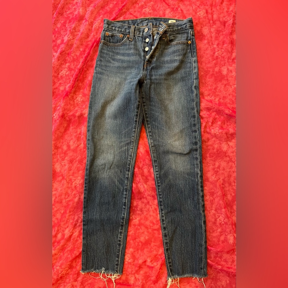 Levi’s raw hem, straight leg jeans, 25
